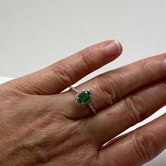 10K Yellow Gold Oval Shape Natural Emerald and Diamond Halo Ring NEW - Picture 3 of 14